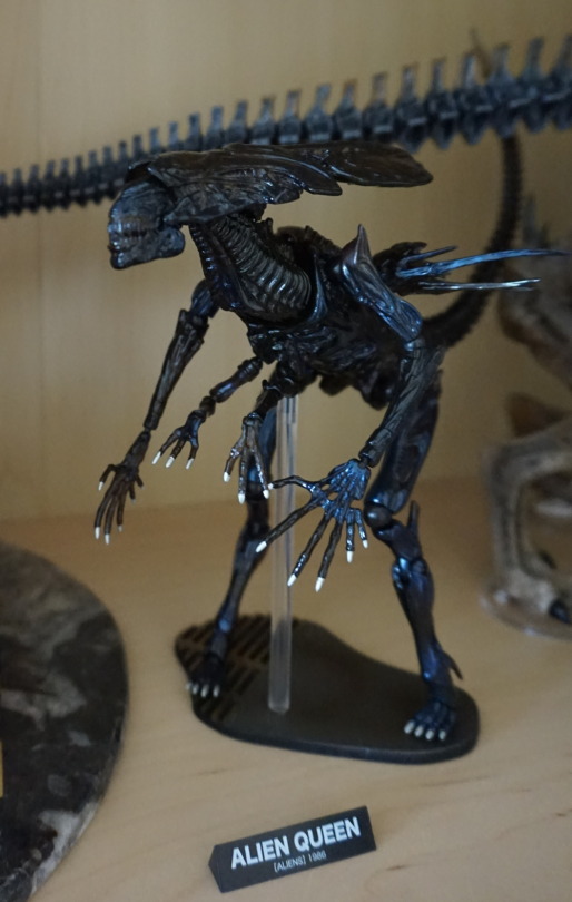 neca alien queen bootleg